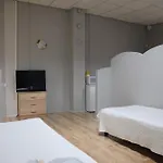 Lejlighedshotel Narva Center - Kangelaste 2 Apartments 3*
